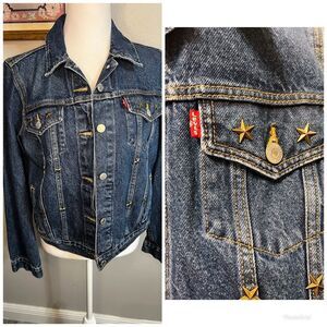 Levi's Jacket Women's Medium Type 3
Trucker Blue Denim Jean large with gold star